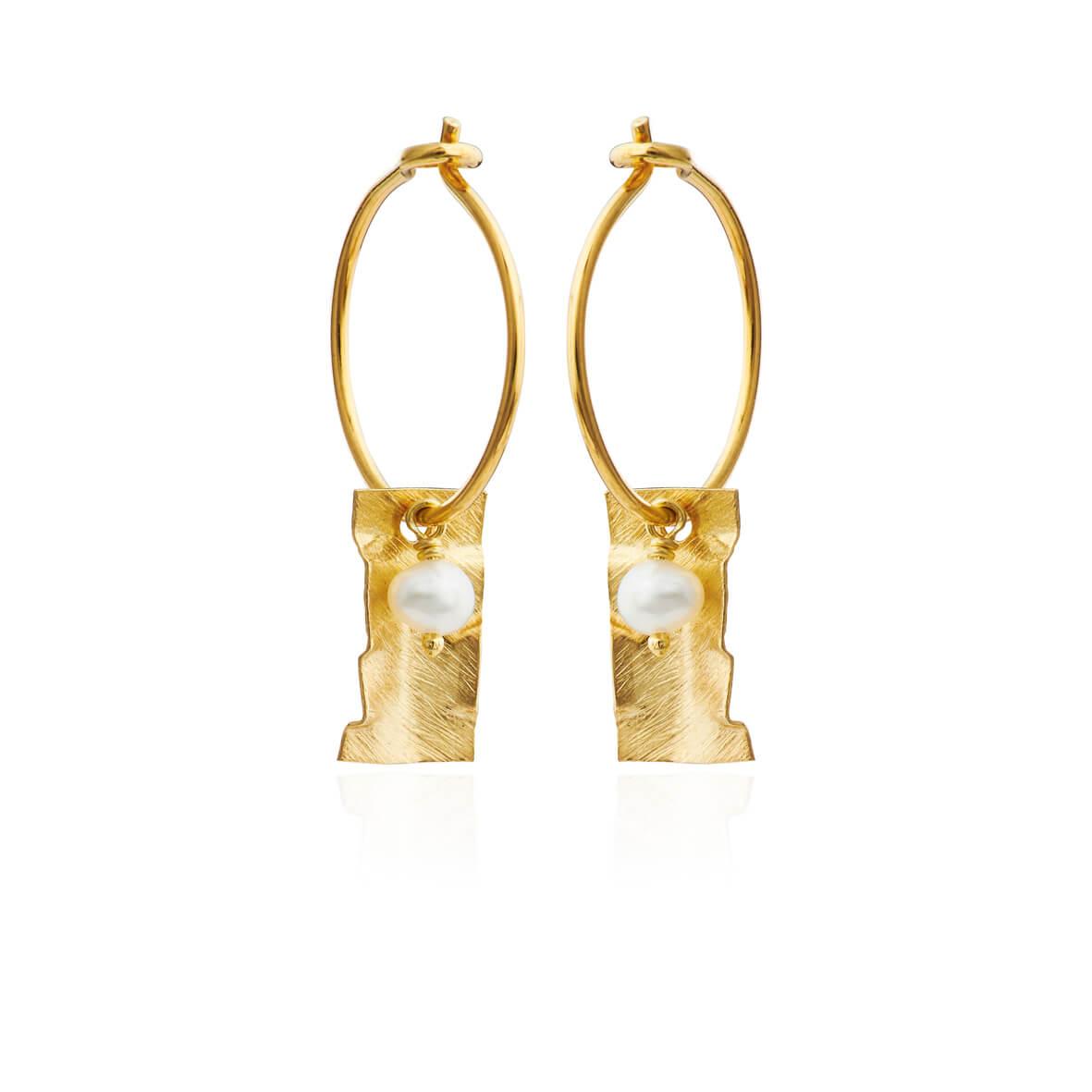 Hoops in gold plated silver with pearls / 5626-2-900Susanne Friis ...